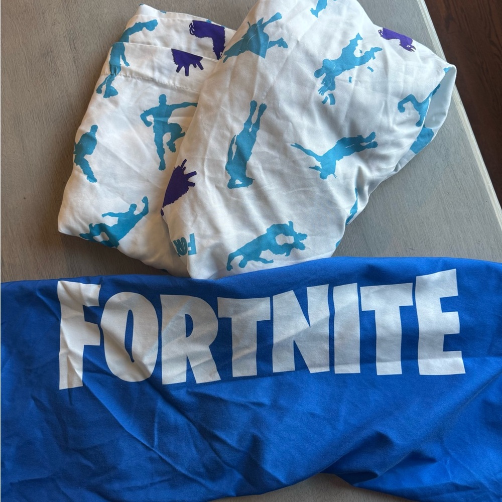 Fortnite Blue and White Twin Sheet Set